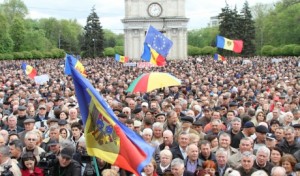 big-o-mare-adunare-nationala-la-chisinau-mii-de-oameni-protesteaza-fata-de-abuzurile-guvernarii-live-foto