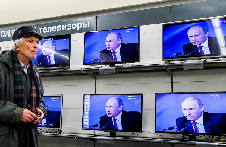 Bloomberg причислил рубль к самым быстро обесценивающимся валютам