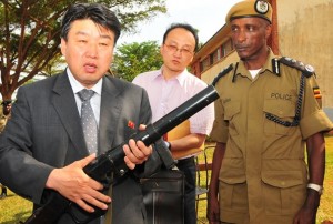 Глава Уганды передает «теплые приветствия» лидеру КНДР Ким Чен Ыну