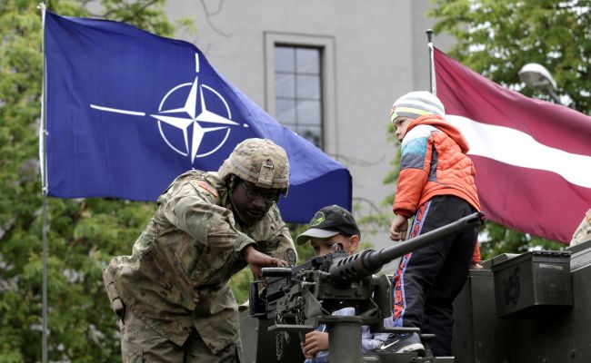 Латвия заявила о необходимости усилить присутствие НАТО в Восточной Европе