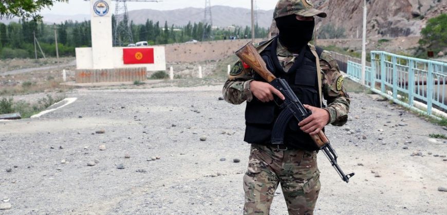 На границе Таджикистана и Киргизии произошла перестрелка с применением минометов и гранатометов