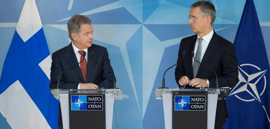 Президент Финляндии в разговоре с Путиным заявил о намерении страны войти в НАТО