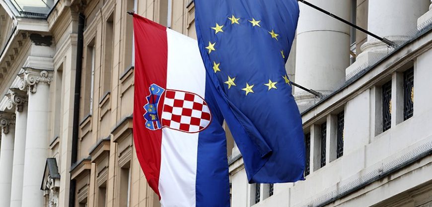 Европарламент одобрил принятие Хорватии в еврозону