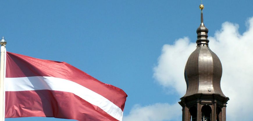 Сейм Латвии объявил Россию «спонсором терроризма» и призвал прекратить выдачу виз россиянам