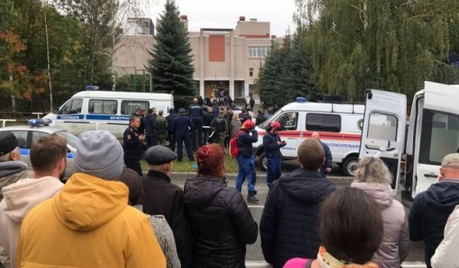 Неизвестный устроил стрельбу в школе Ижевска, погибли 15 человек