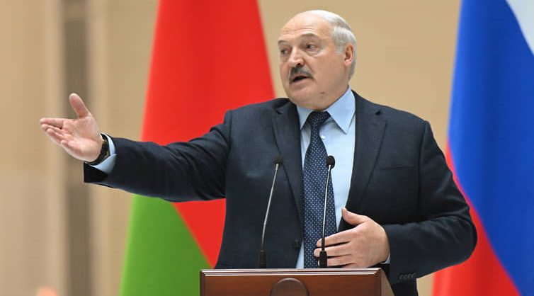Лукашенко: Белоруссия участвует в военной операции на Украине, но не посылает туда военных