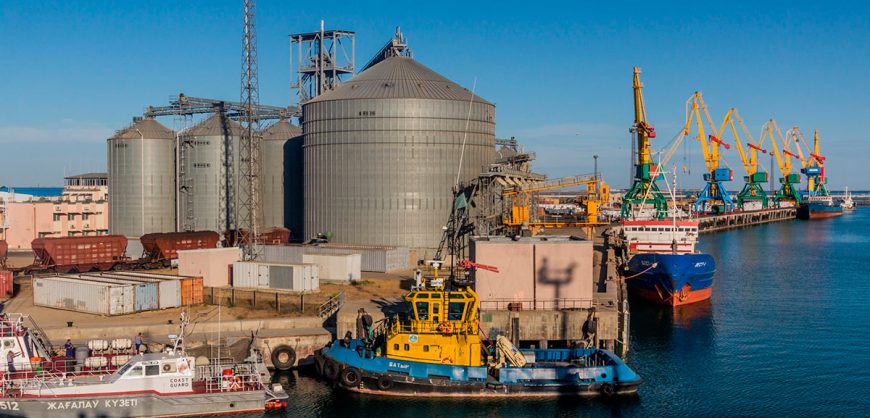 Токаев поручил увеличить поставки нефти в обход России через порты Каспия