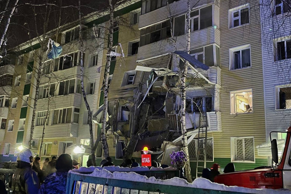 В Нижневартовске после взрыва в пятиэтажном доме ввели режим ЧС