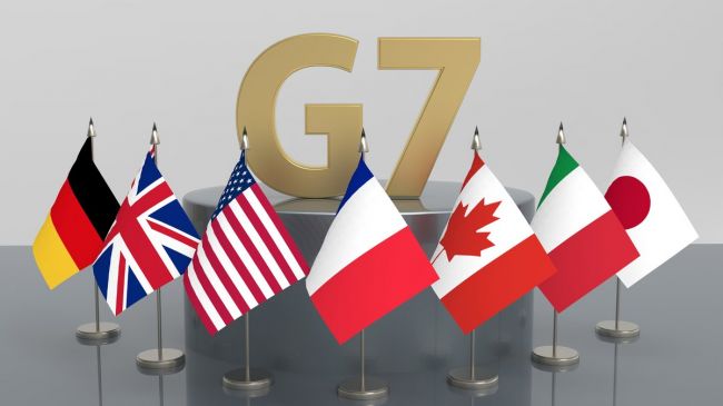 Страны G7 договорились о потолке цен на нефть из России в размере $60 за баррель