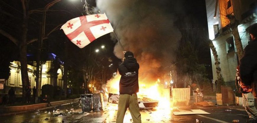 Грузинские протестующие заставили отозвать «иноагентский» закон
