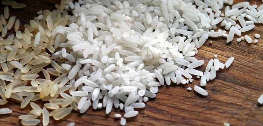 Правительство продлевает запрет на вывоз риса из России